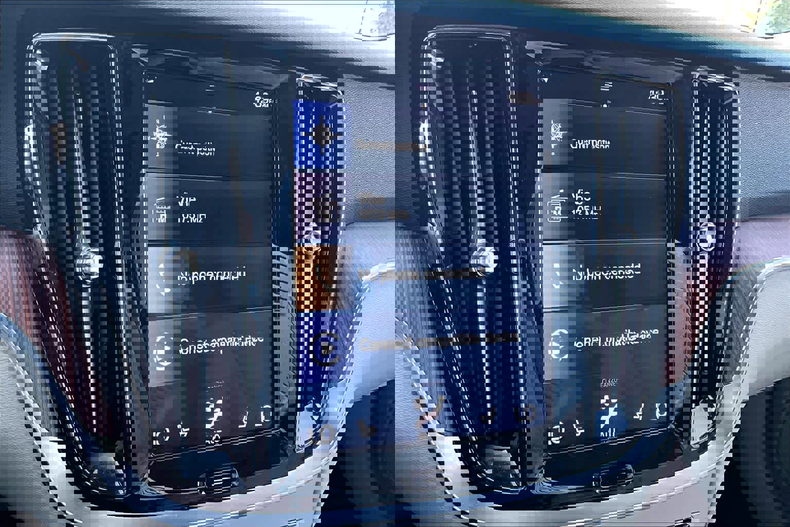 Used 2020 Volvo S60 T5 Momentum image 34