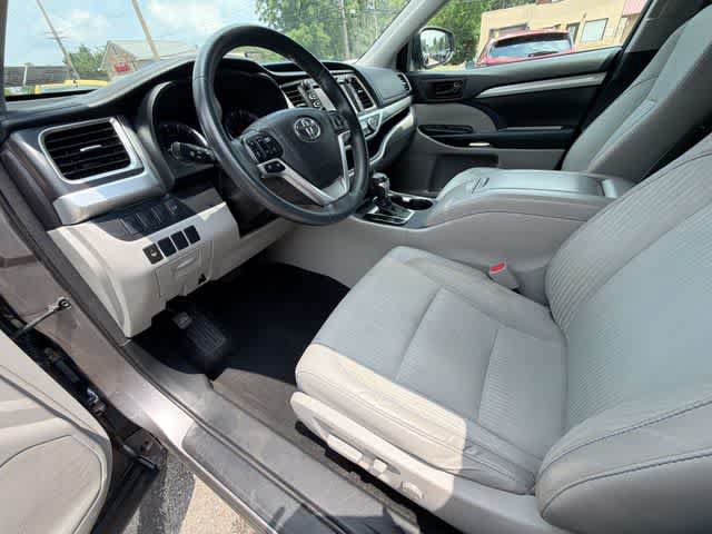 Used 2016 Toyota Highlander Plus AWD/4WD image 14