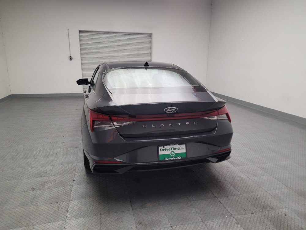 Used 2022 Hyundai Elantra SEL w/ Convenience + Premium Package FWD image 6
