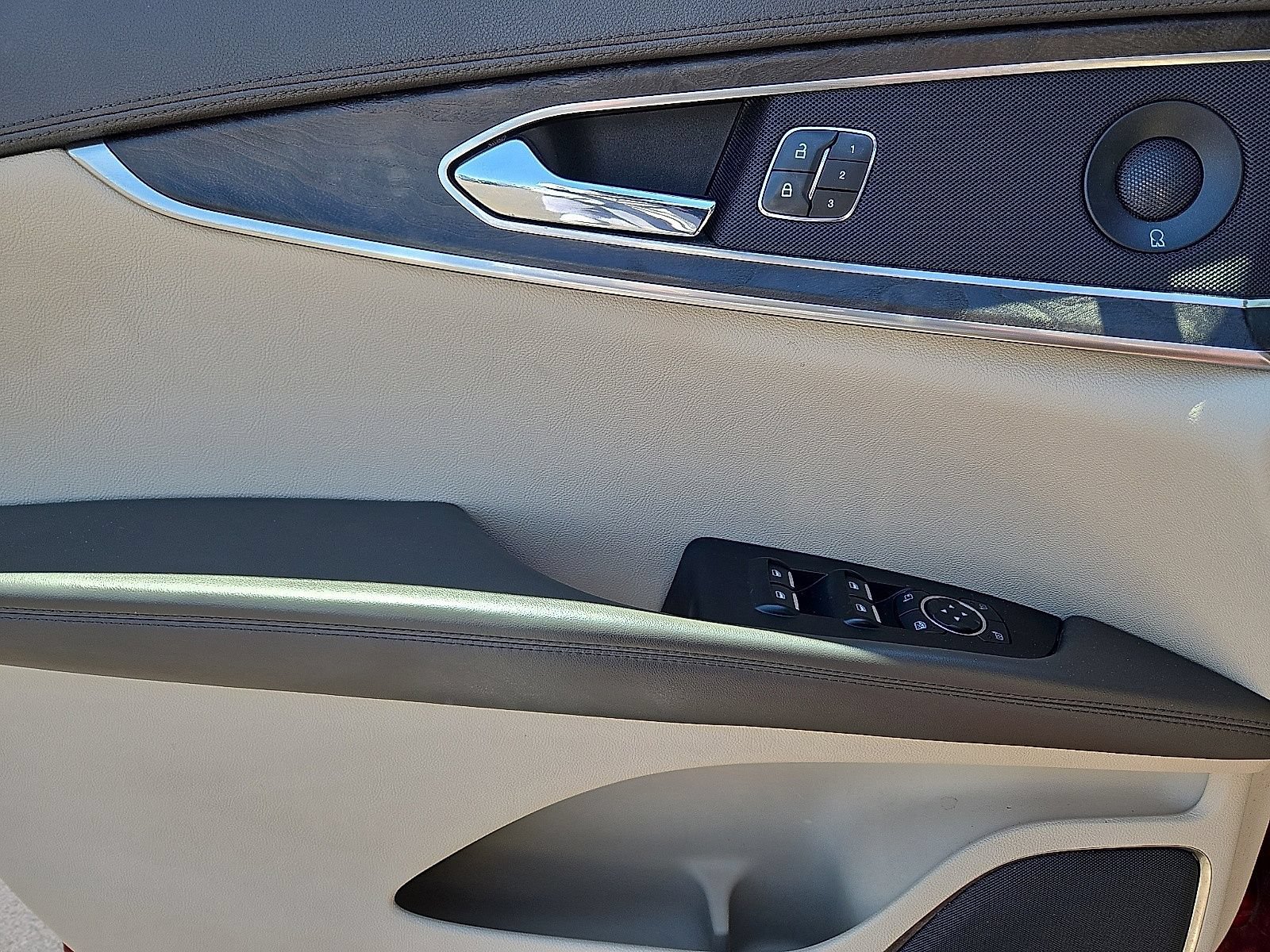 Used 2019 Lincoln Nautilus Reserve FWD image 22