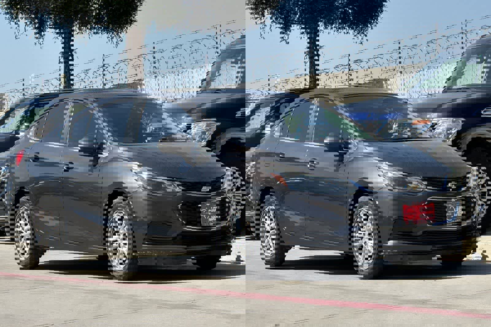 Used 2017 Chevrolet Cruze LT image 10