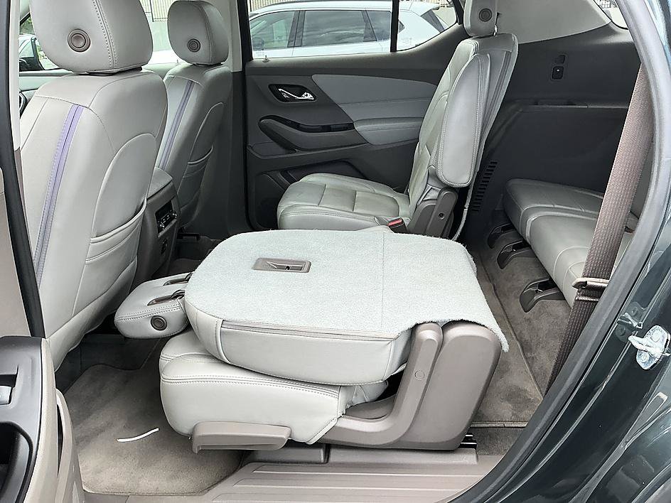 Used 2018 Chevrolet Traverse LT FWD image 24
