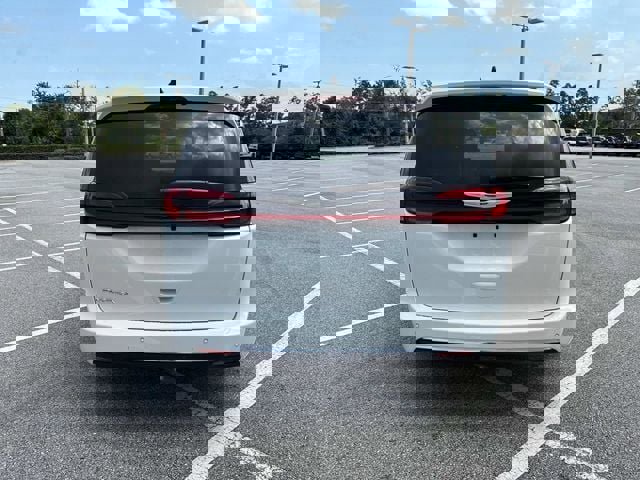 New 2026 Chrysler Pacifica Select image 4