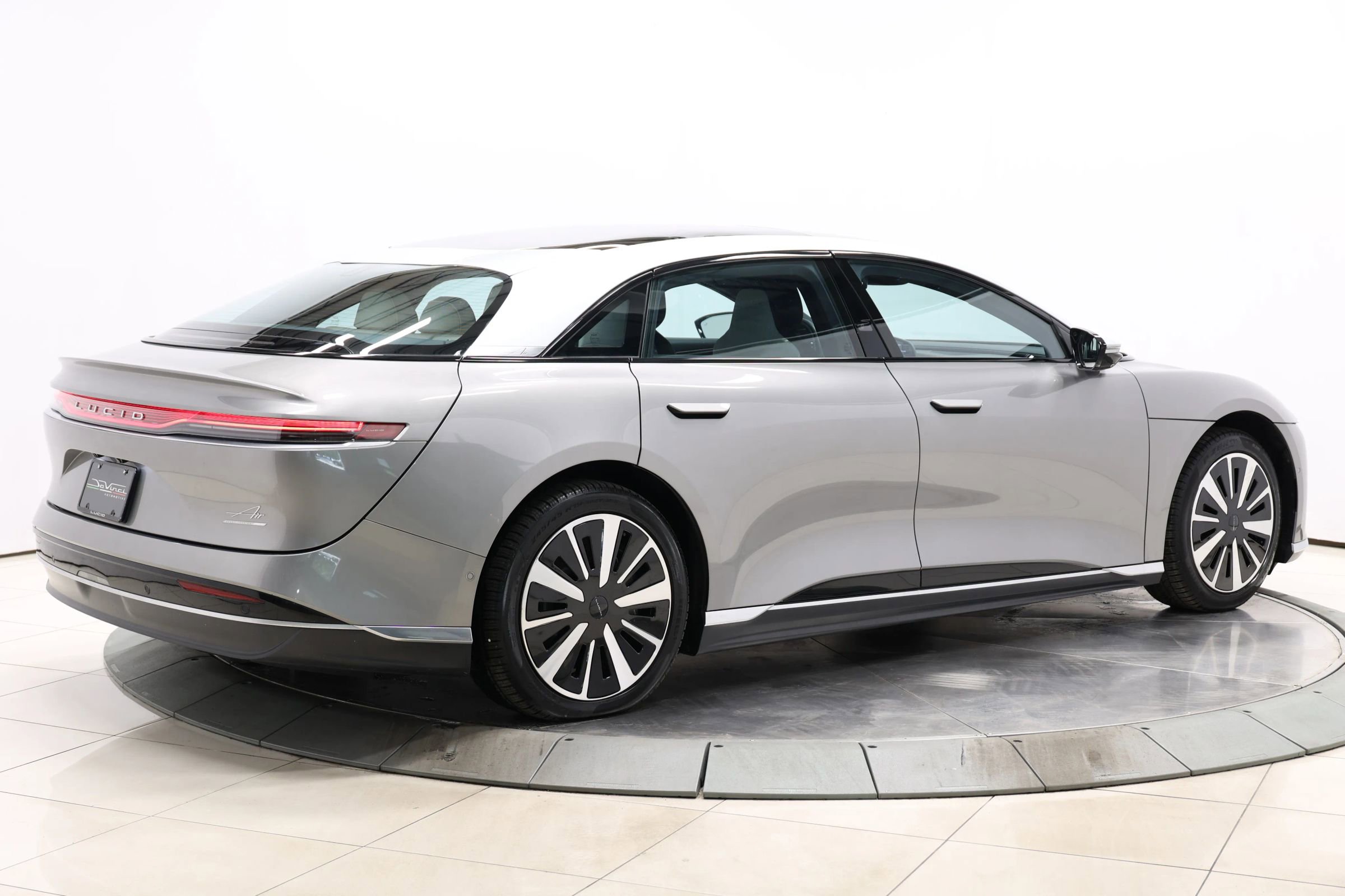 Used 2023 Lucid Air Grand Touring image 4