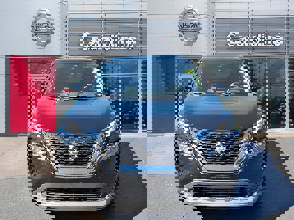 Used 2023 Nissan Rogue SV image 2