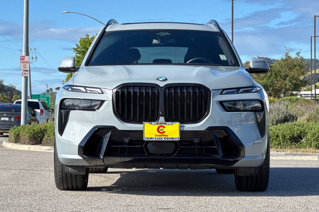 Used 2024 BMW X7 xDrive40i w/ M Sport Package AWD/4WD image 8