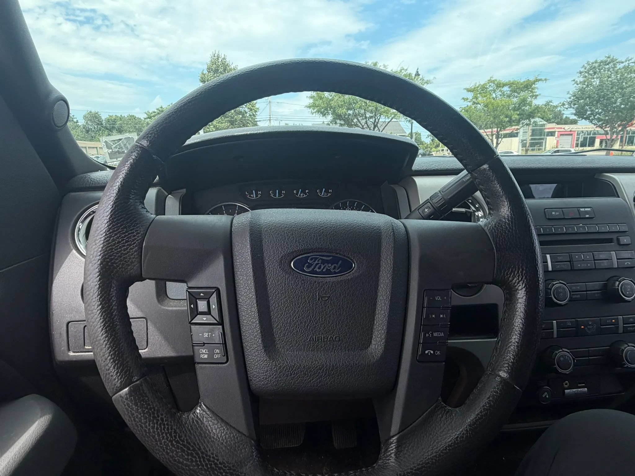 Used 2012 Ford F150 XLT w/ XLT Chrome Pkg AWD/4WD image 12