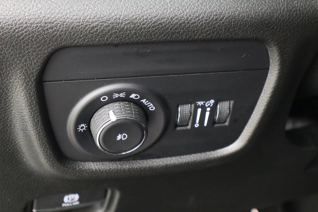Used 2023 Jeep Grand Cherokee Limited RWD image 23