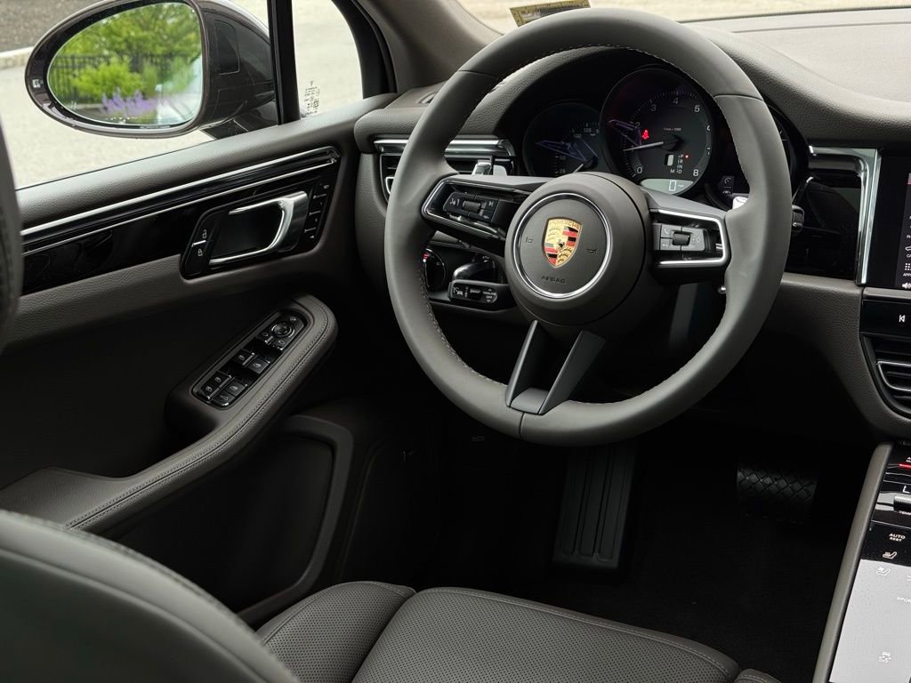 New 2025 Porsche Macan image 31