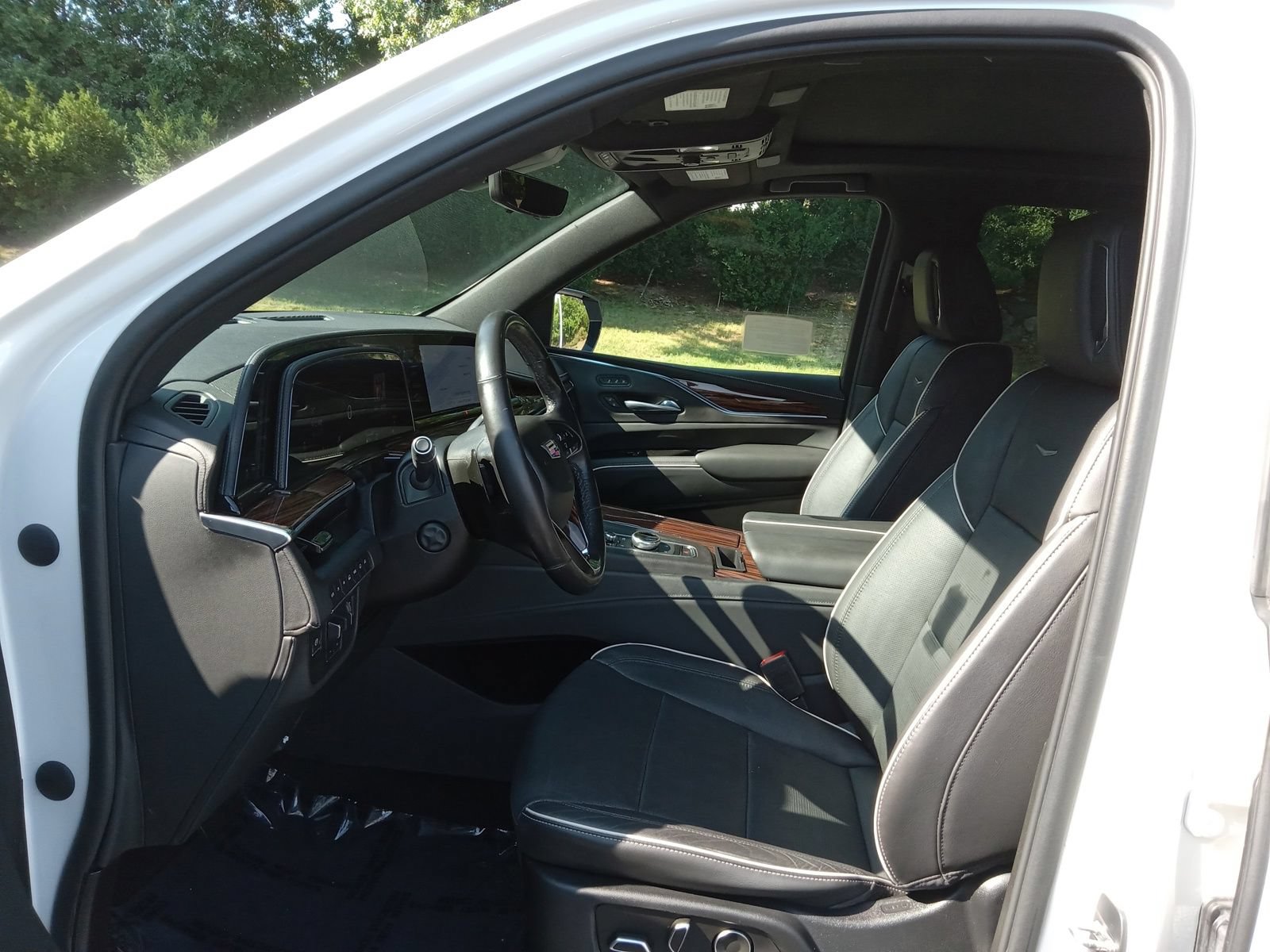 Used 2021 Cadillac Escalade Premium Luxury w/ Driver Assist Tech Package AWD/4WD image 11