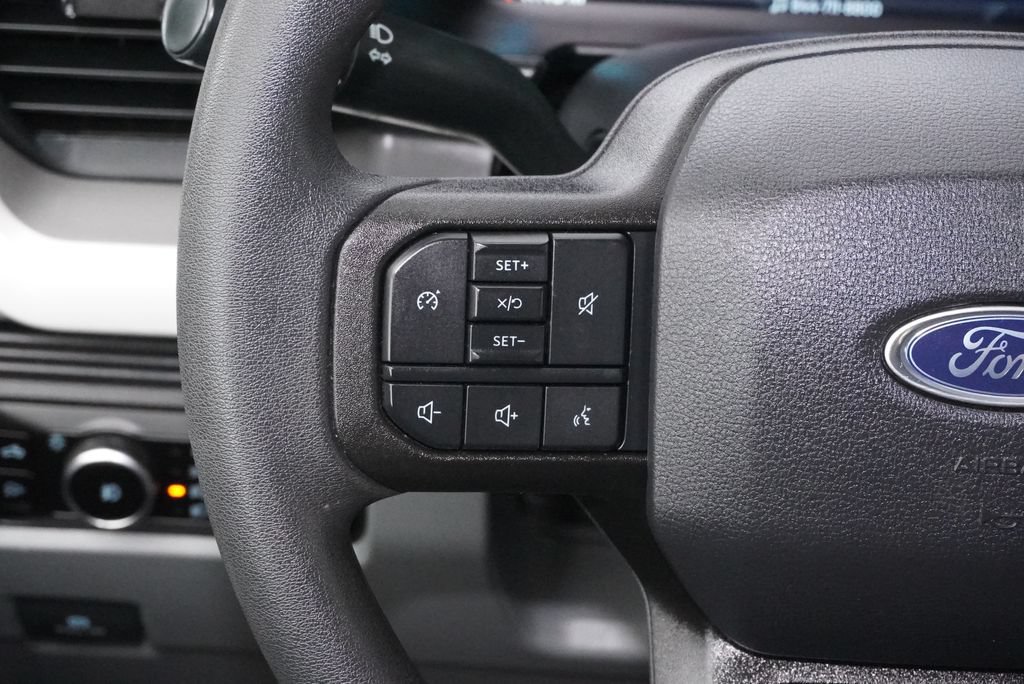 Used 2025 Ford F250 XLT w/ Black Appearance Package AWD/4WD image 24