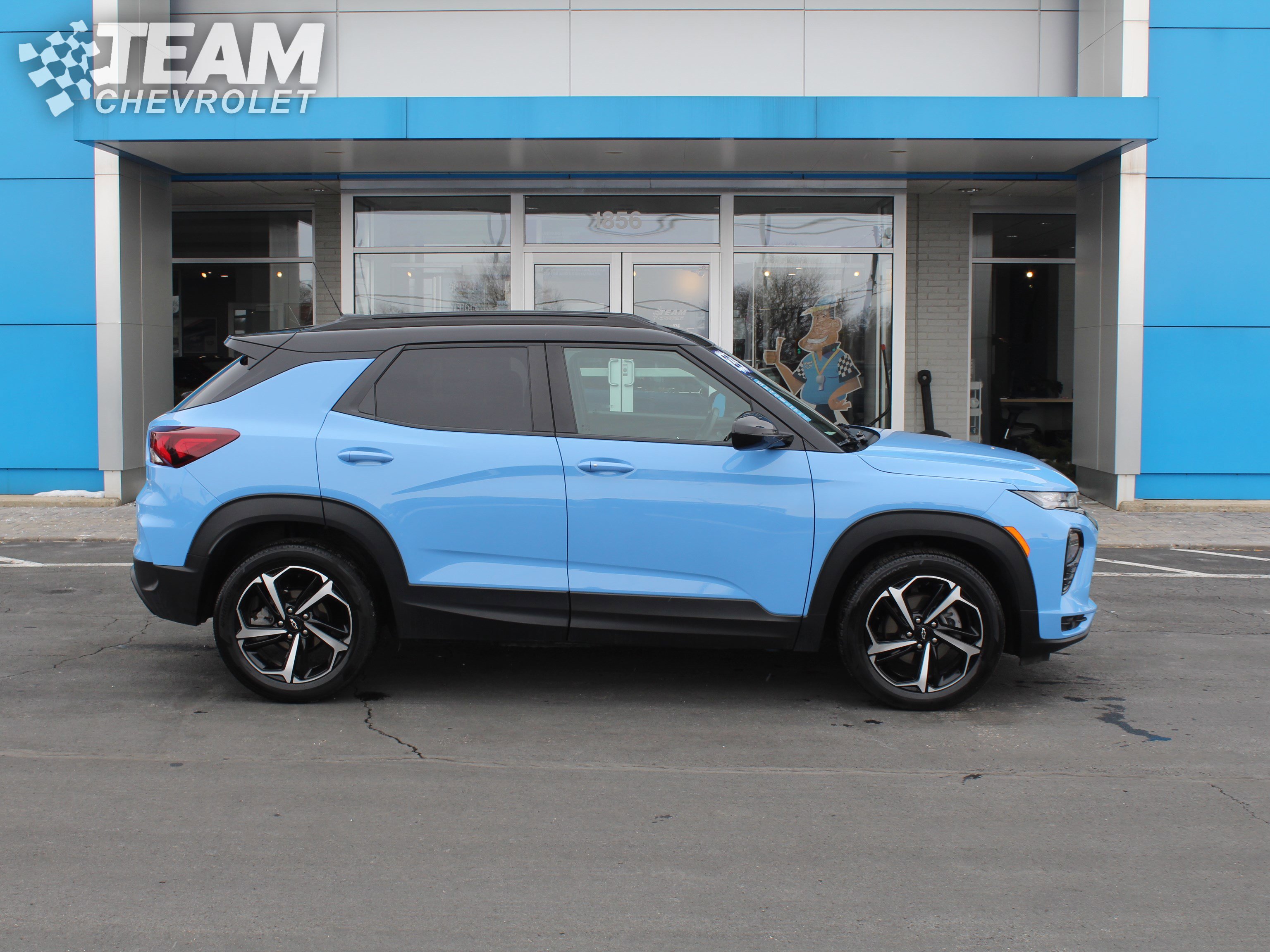 Certified 2023 Chevrolet TrailBlazer RS w/ Sun and Liftgate Package image 3