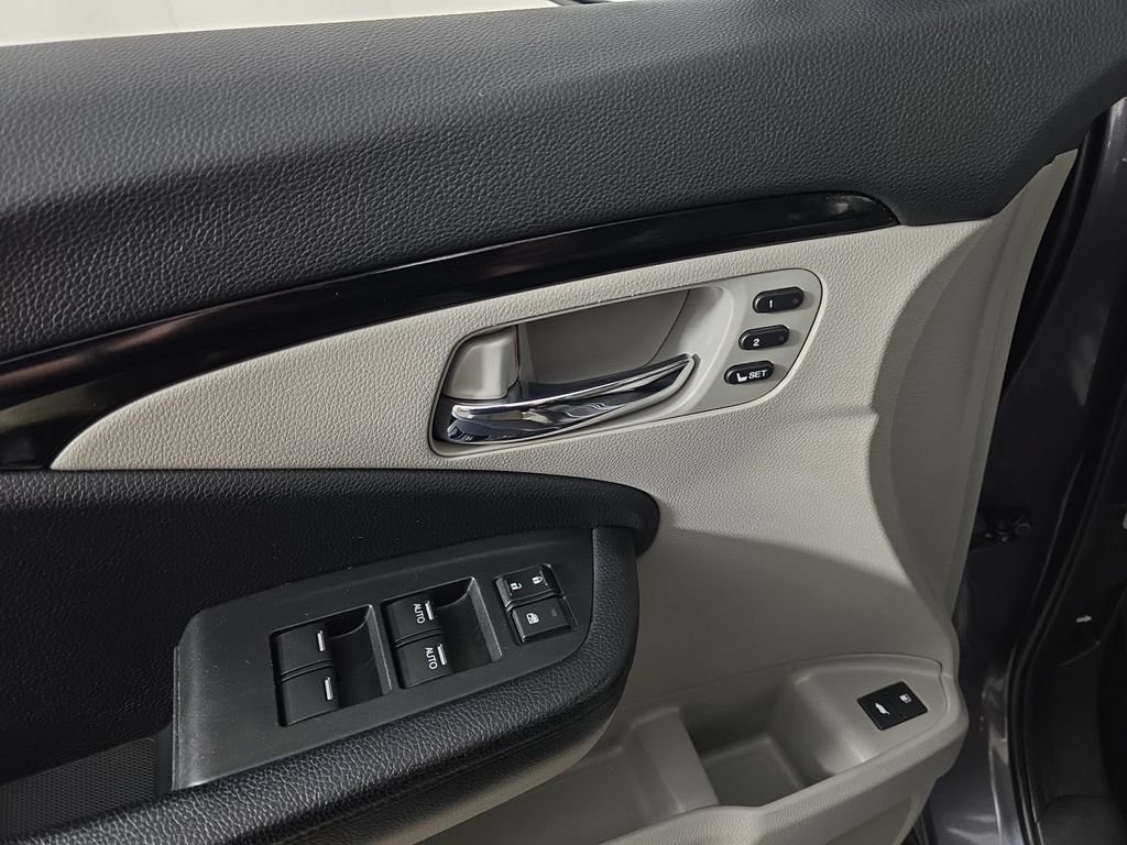 Used 2016 Honda Pilot Touring image 22