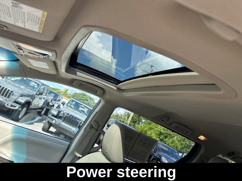 Used 2017 Toyota Sienna XLE w/ XLE Navigation Package image 11