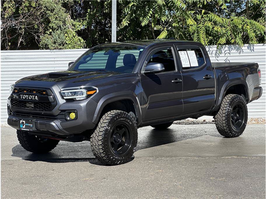 Used 2022 Toyota Tacoma TRD Sport w/ TRD Premium Sport Package AWD/4WD image 8