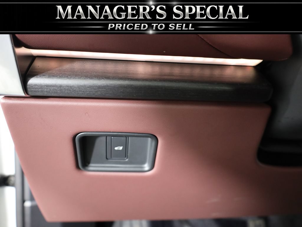 Used 2025 Land Rover Range Rover SE AWD/4WD image 12