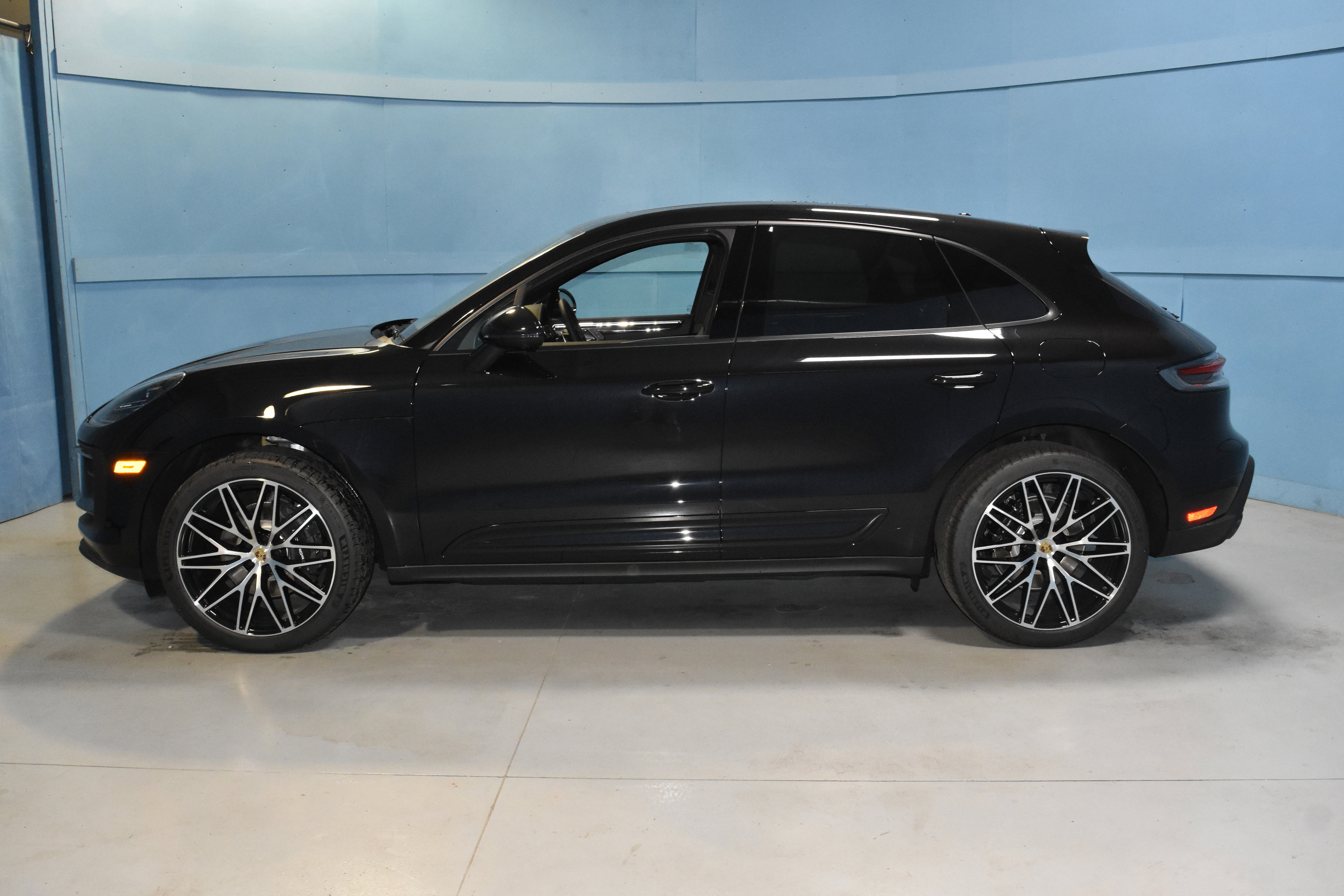 New 2025 Porsche Macan image 2