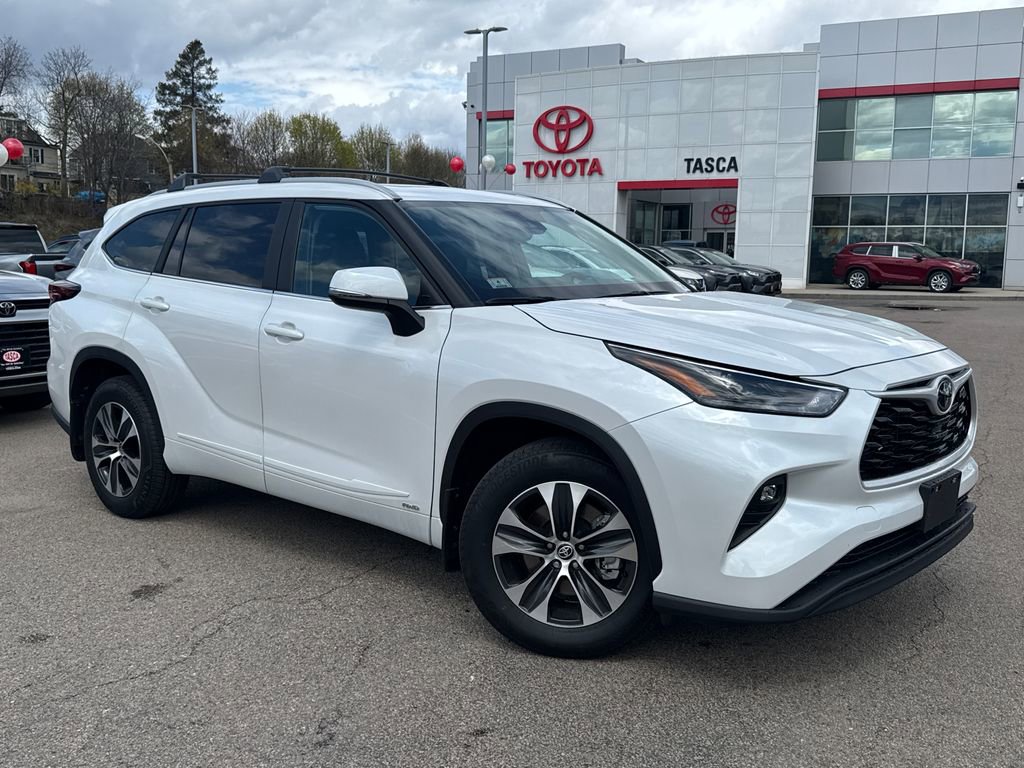 Used 2026 Toyota Highlander XLE image 1