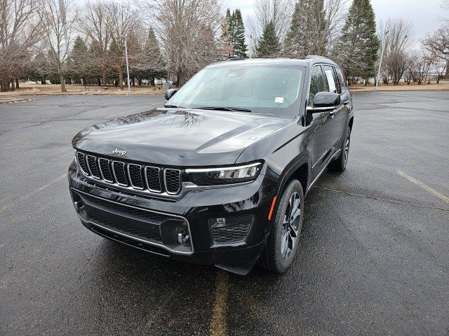 Used 2023 Jeep Grand Cherokee L Overland w/ Luxury Tech Group IV image 2