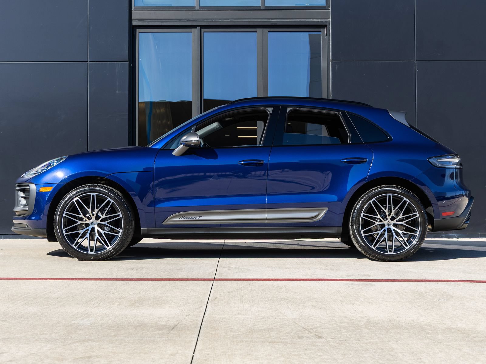 Certified 2026 Porsche Macan Turbo AWD/4WD image 2