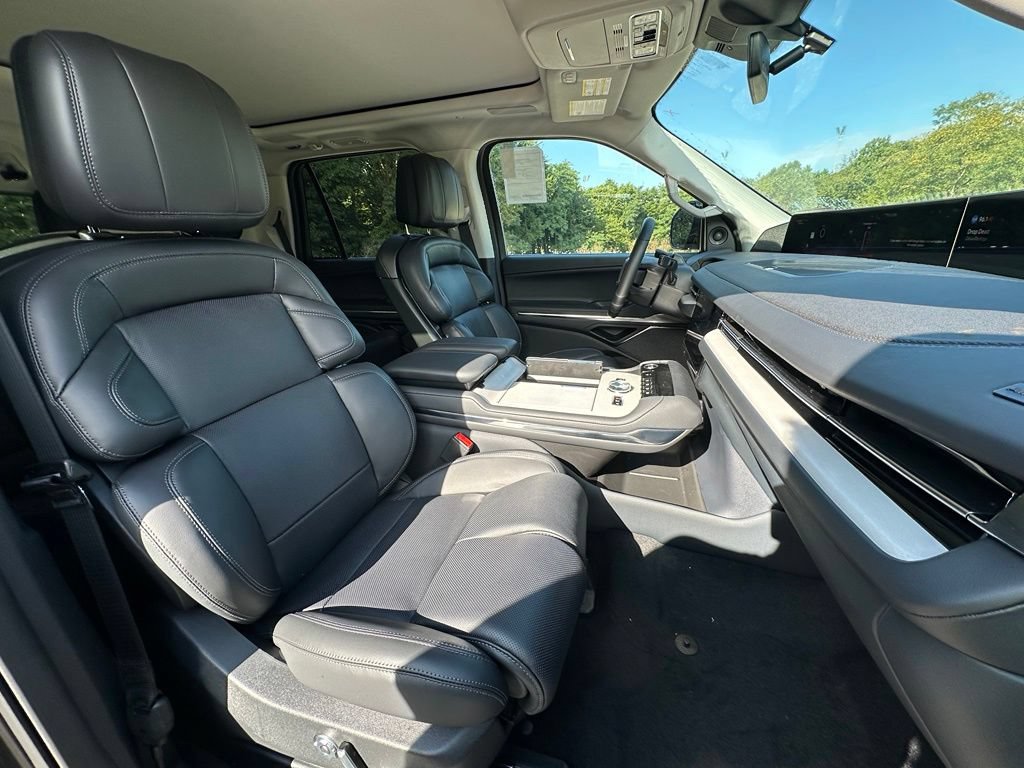 New 2027 Lincoln Navigator Reserve AWD/4WD image 23