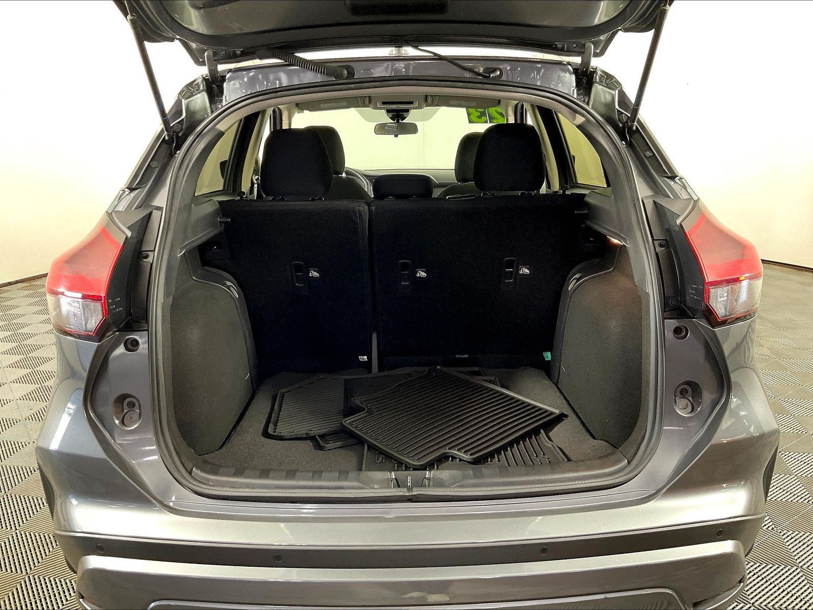 Used 2023 Nissan Kicks SV FWD image 35