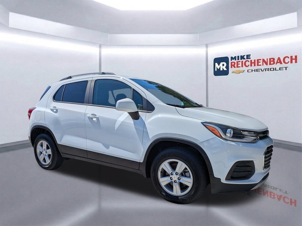 Used 2022 Chevrolet Trax LT w/ LT Convenience Package AWD/4WD image 2