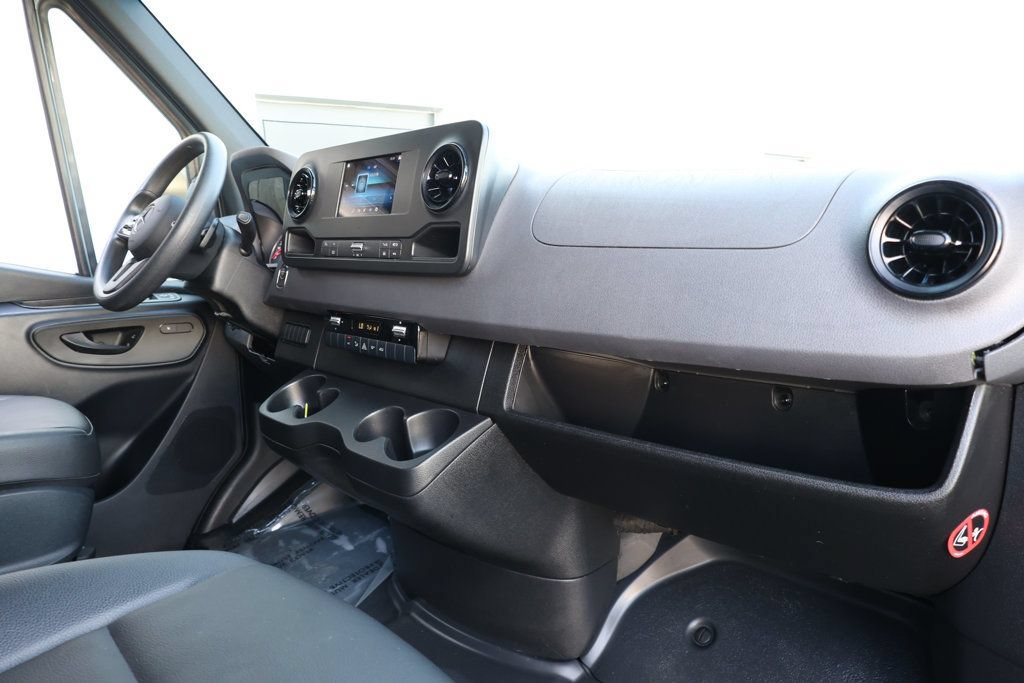 Used 2024 Mercedes-Benz Sprinter 2500 image 31