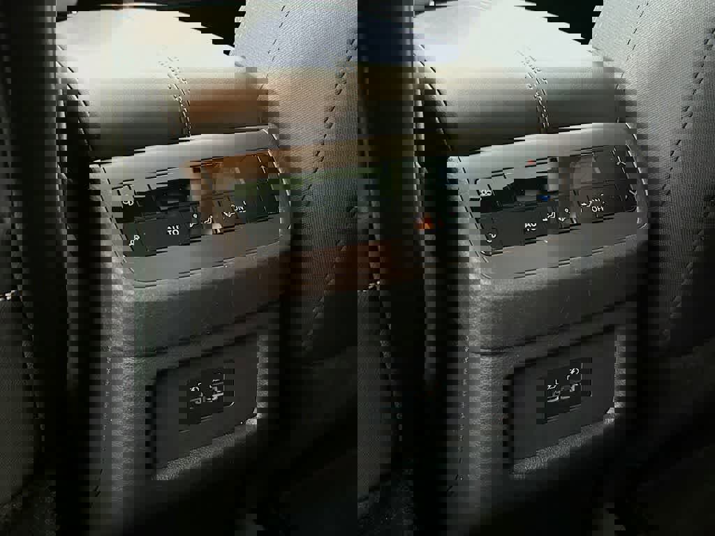 Used 2022 Nissan Pathfinder SV w/ SV Premium Package image 13