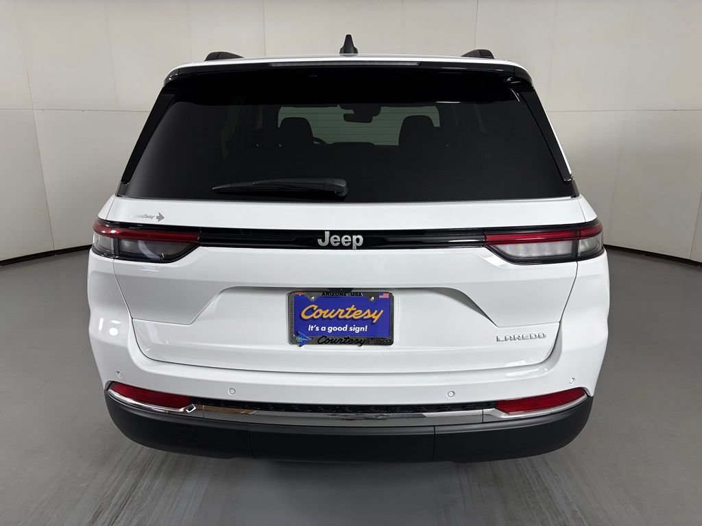 New 2027 Jeep Grand Cherokee Laredo X RWD image 7