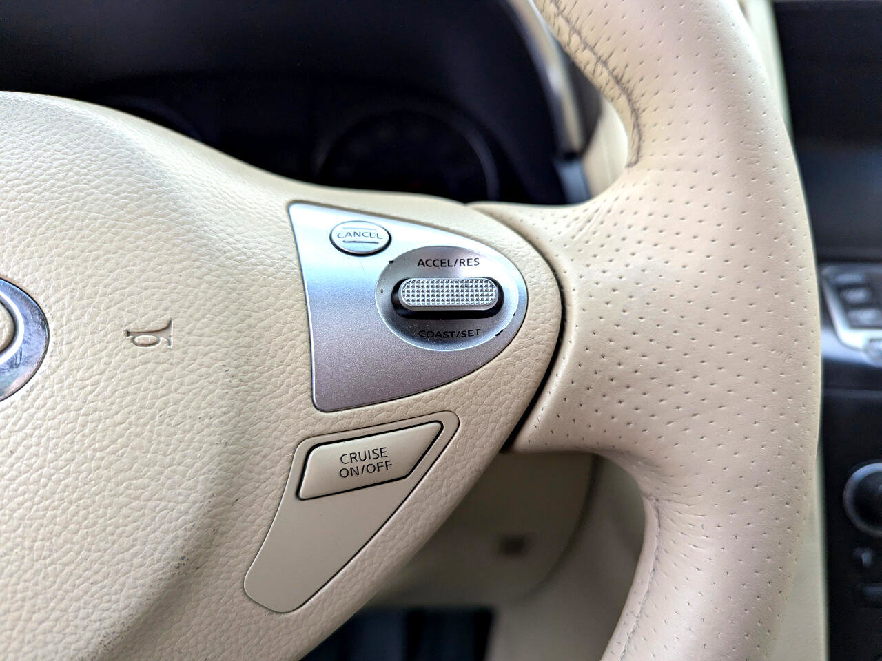 Used 2010 INFINITI FX35 AWD w/ Navigation Pkg image 18