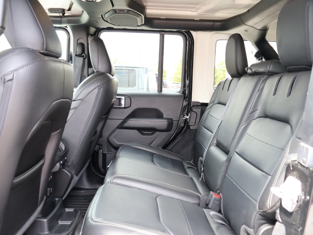 Used 2023 Jeep Wrangler Unlimited Sahara w/ Cold Weather Group AWD/4WD image 16