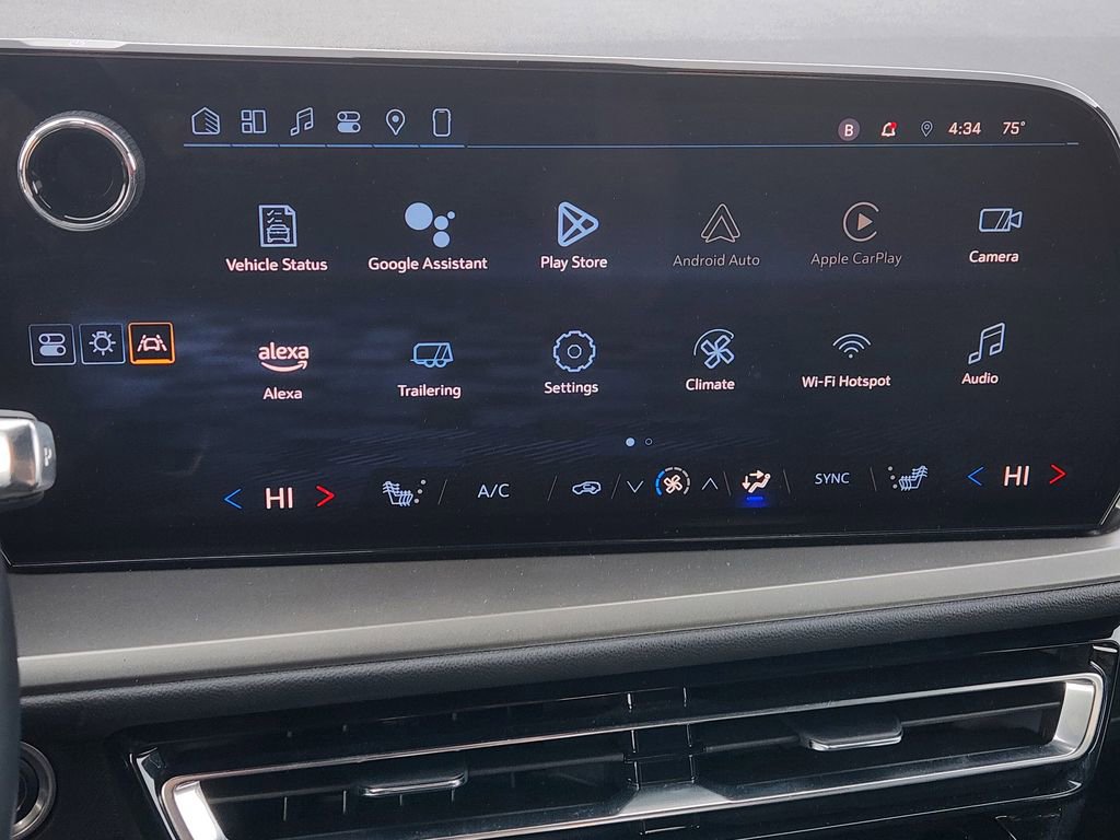 Used 2025 Chevrolet Traverse LT image 17