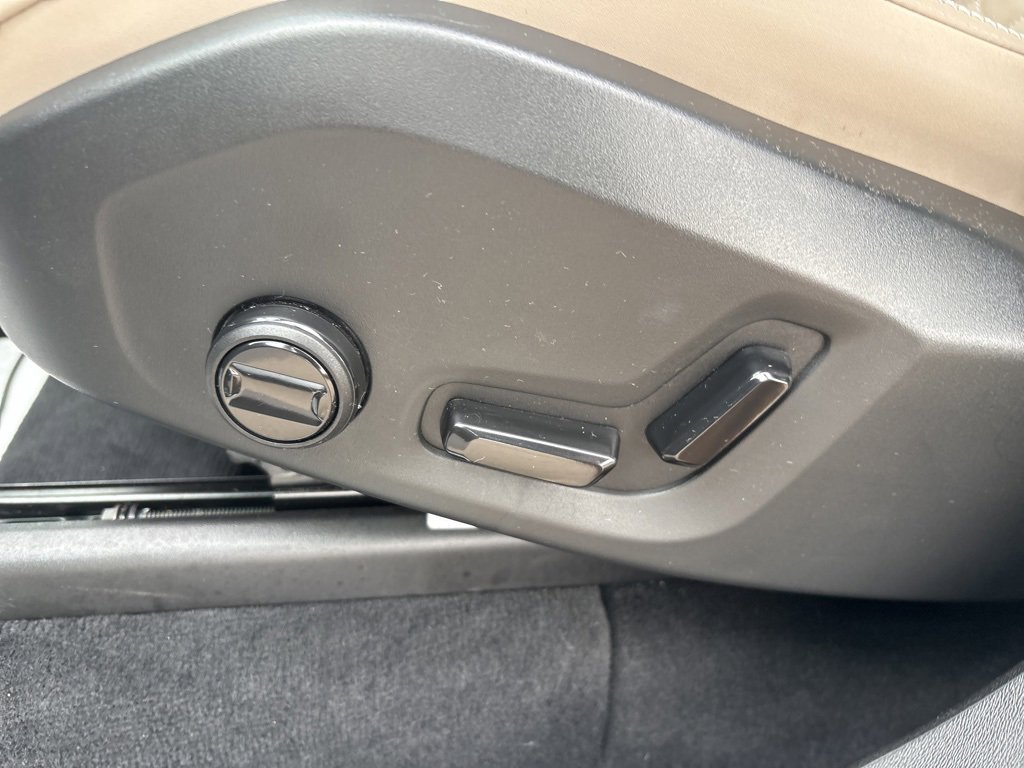 Certified 2025 Volvo XC90 B6 Plus image 22