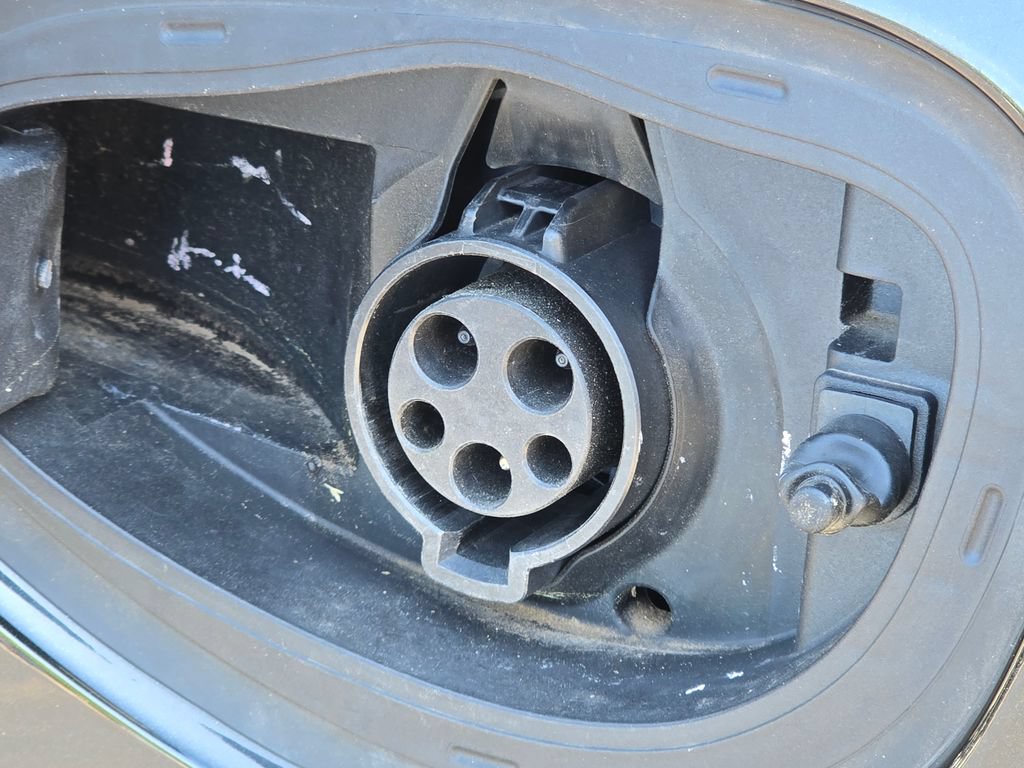 Used 2023 Chrysler Pacifica Limited FWD image 36