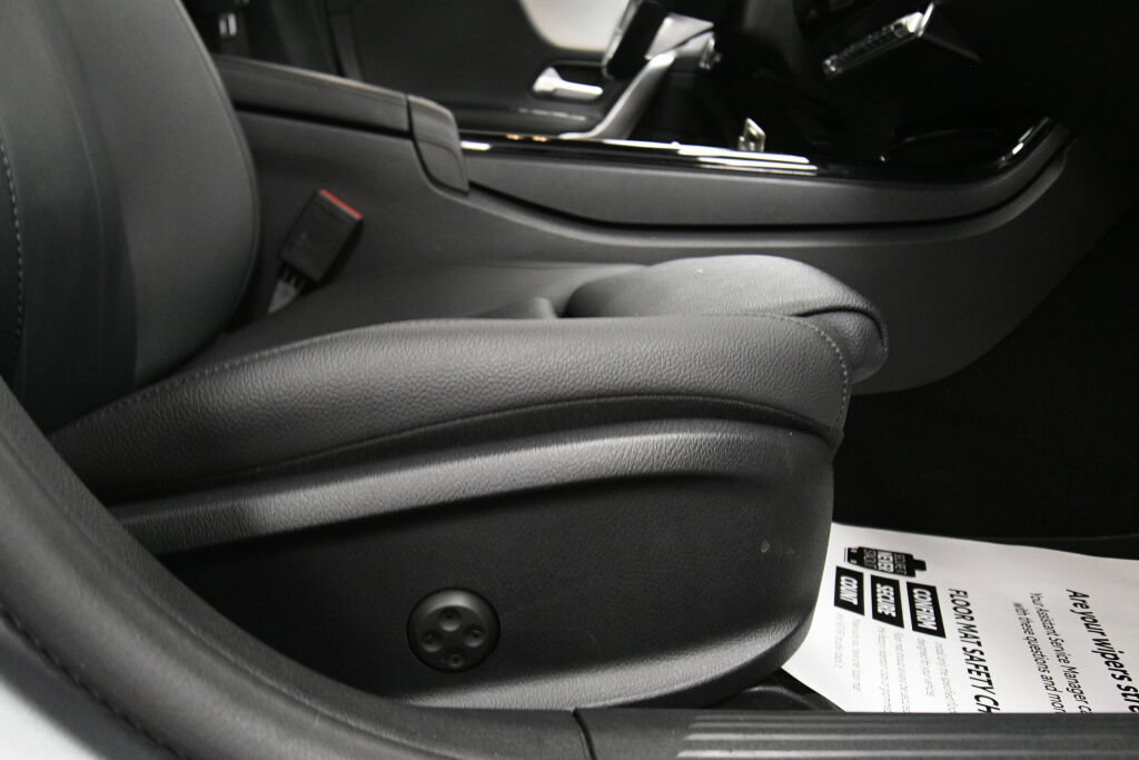 Used 2025 Mercedes-Benz CLA 250 4MATIC image 29