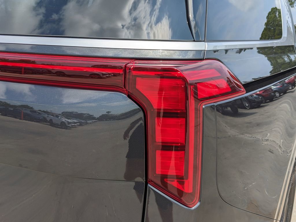 Certified 2026 Kia Carnival LX FWD image 11