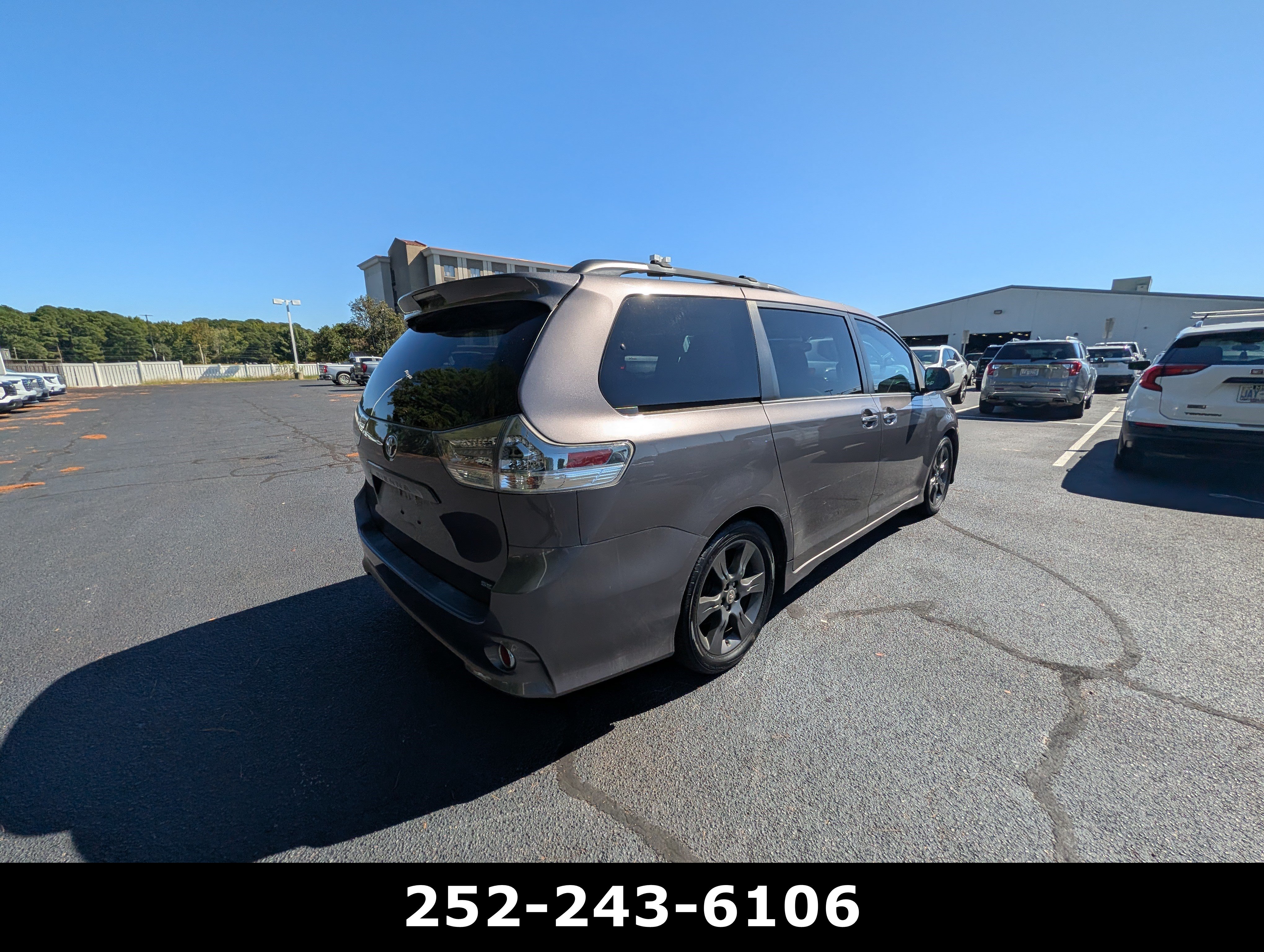 Used 2016 Toyota Sienna SE Premium FWD image 6