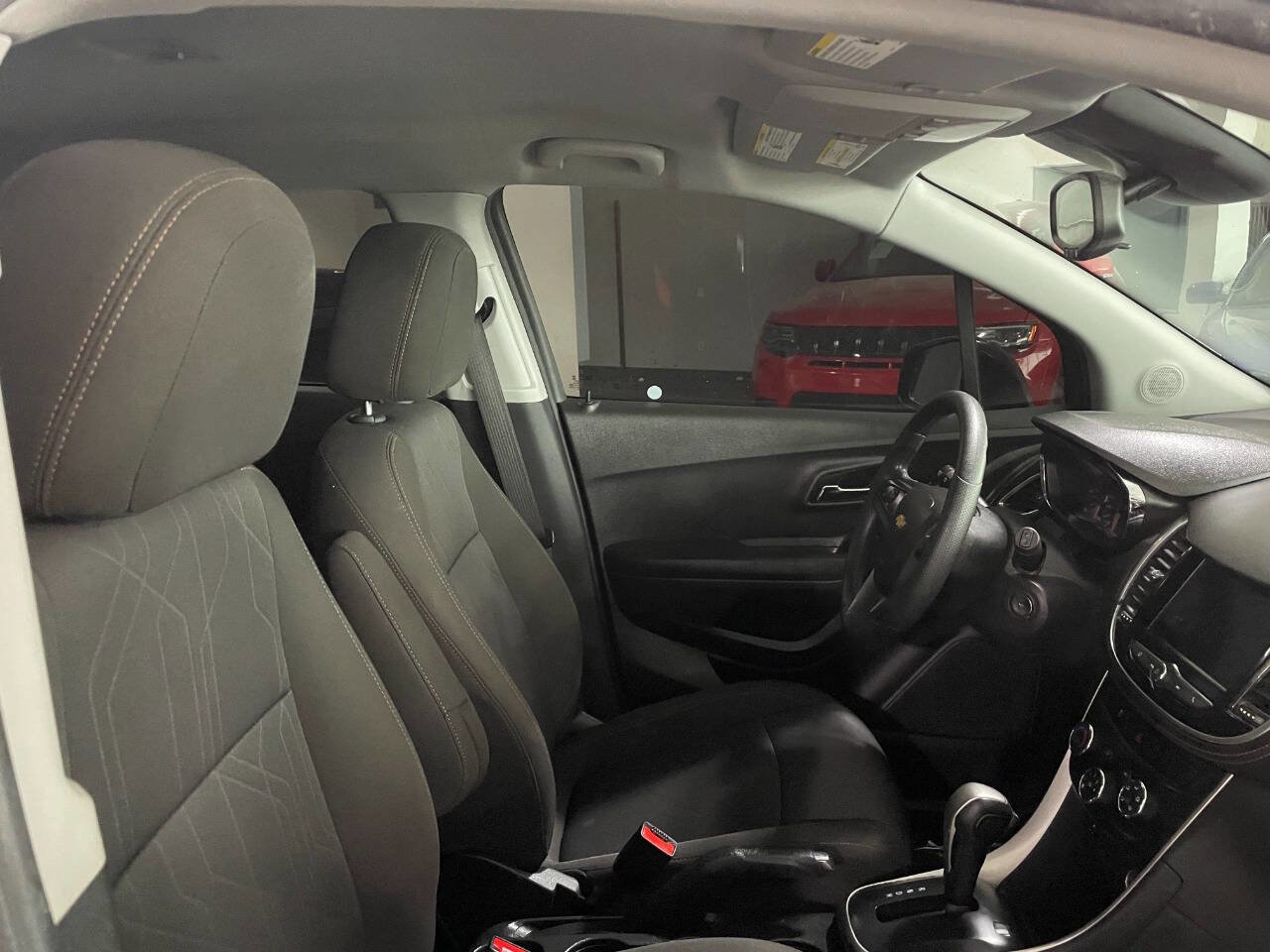 Used 2020 Chevrolet Trax LT image 28