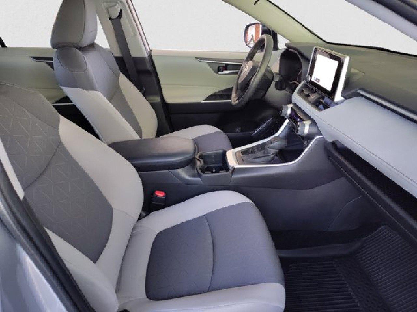 Used 2024 Toyota RAV4 XLE w/ Convenience Package image 20