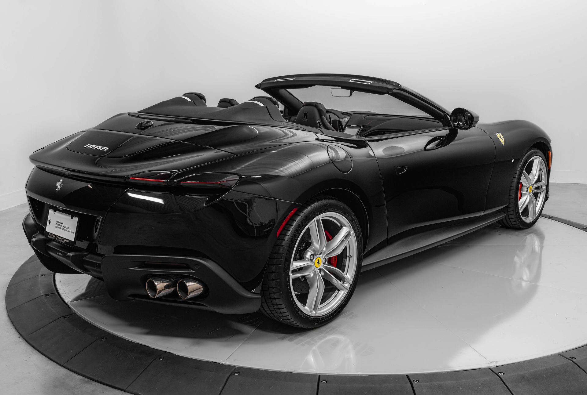 Certified 2025 Ferrari Roma Spider RWD image 10