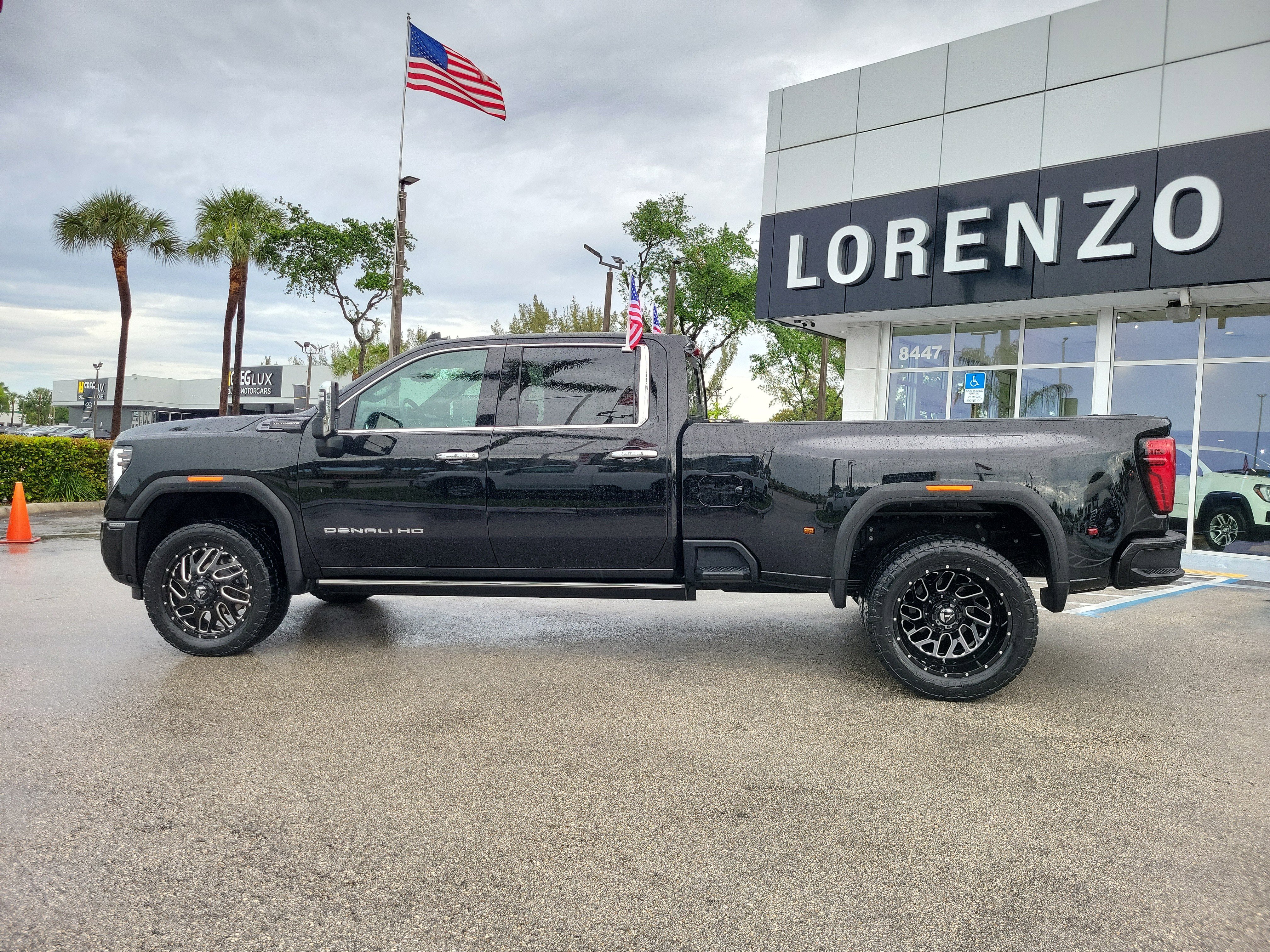 Used 2025 GMC Sierra 3500 Denali Ultimate image 8