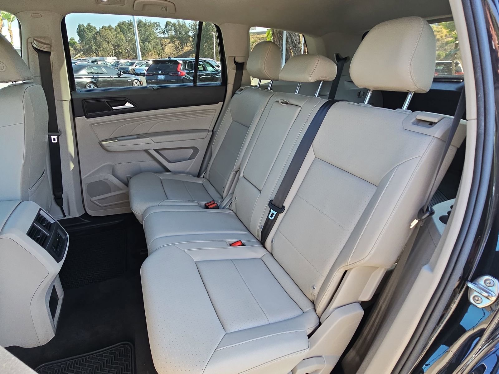 Used 2023 Volkswagen Atlas SE w/ Panoramic Sunroof Package FWD image 16