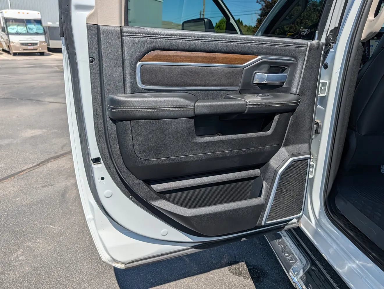 Used 2024 RAM 2500 Laramie AWD/4WD image 20