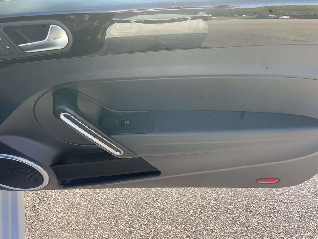 Used 2019 Volkswagen Beetle 2.0T Final Edition SEL FWD image 10
