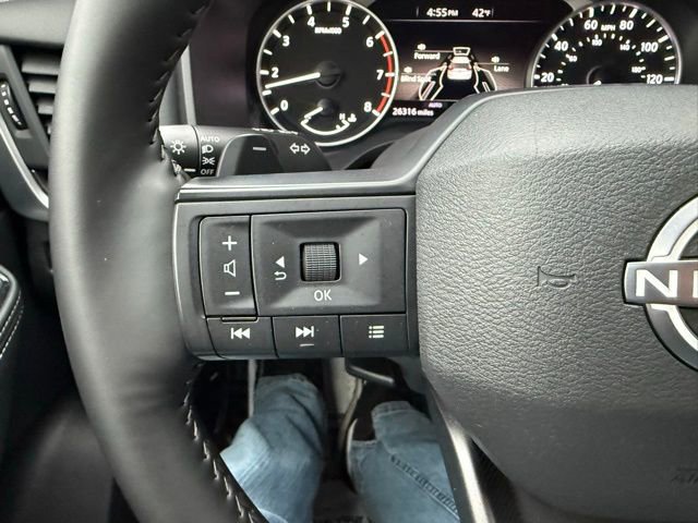 Certified 2025 Nissan Rogue SV image 18