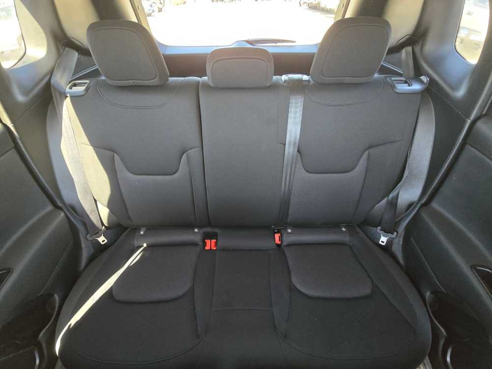 Used 2023 Jeep Renegade Latitude AWD/4WD image 17