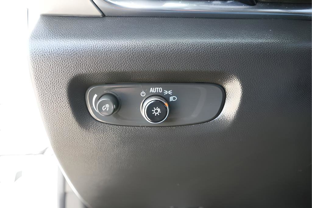 Used 2023 Chevrolet Traverse LT w/ LT Premium Package AWD/4WD image 30