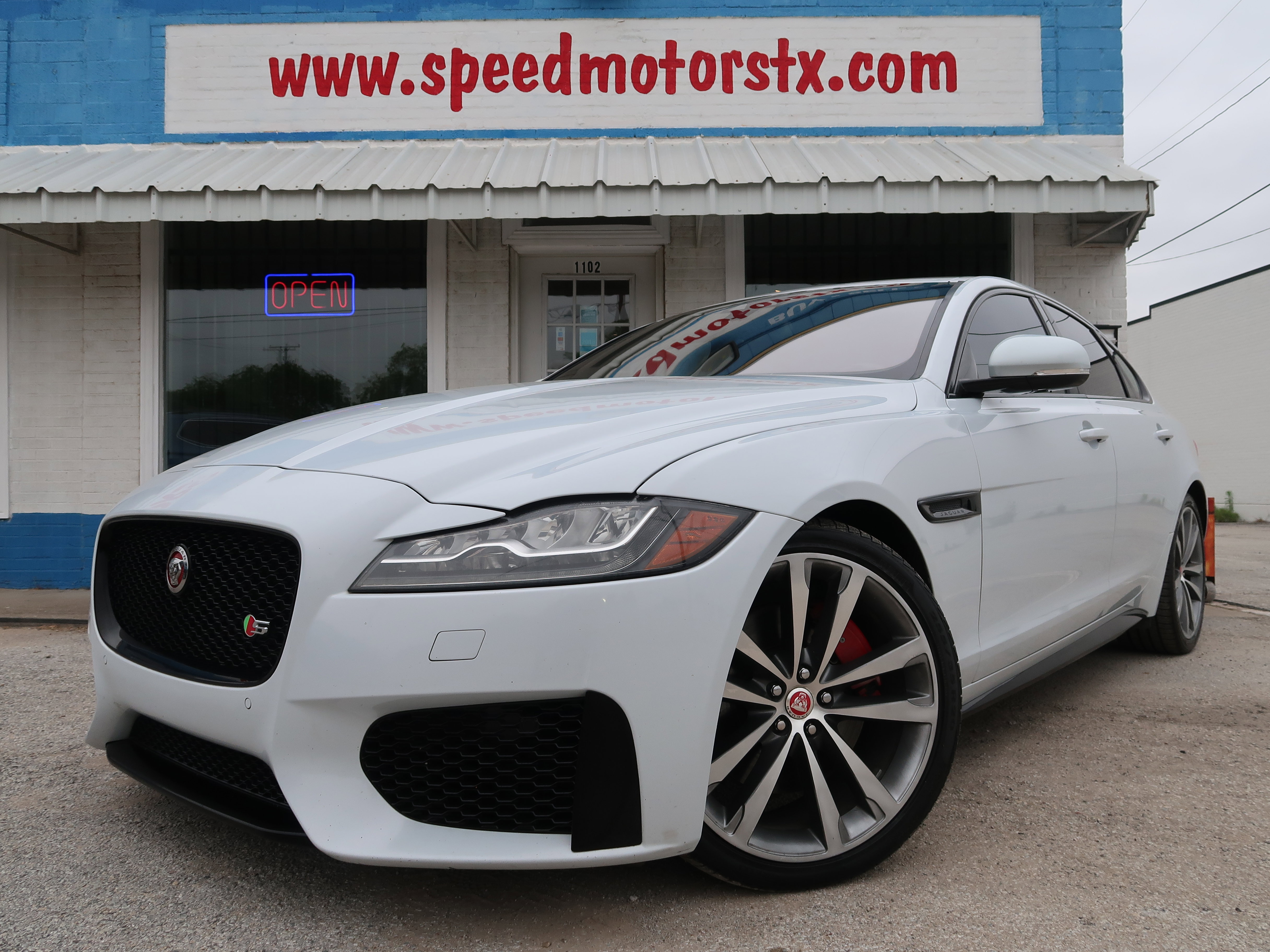 Used 2016 Jaguar XF S RWD image 1