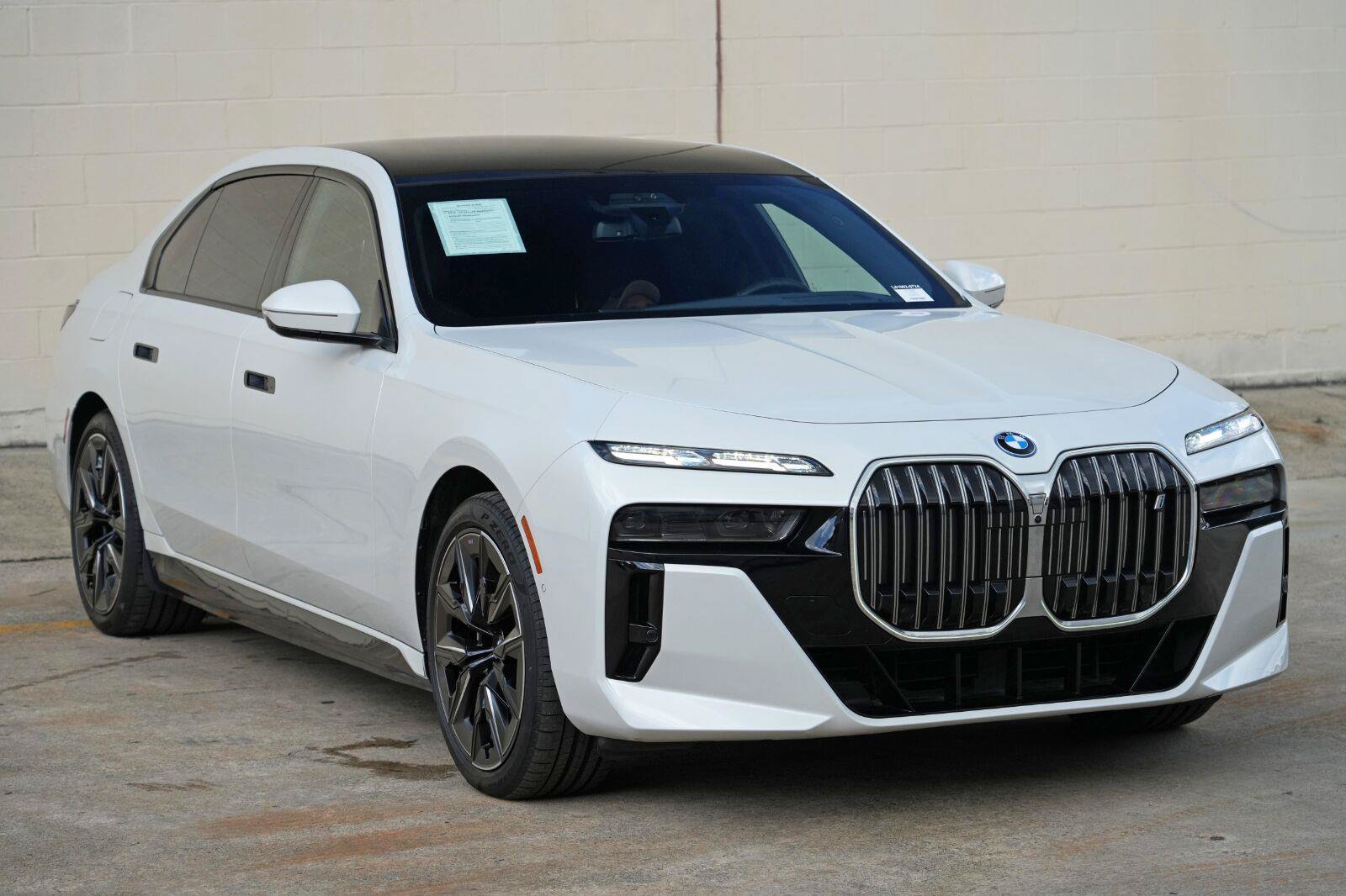 Used 2023 BMW i7 xDrive60 w/ Executive Package 2 AWD/4WD image 62